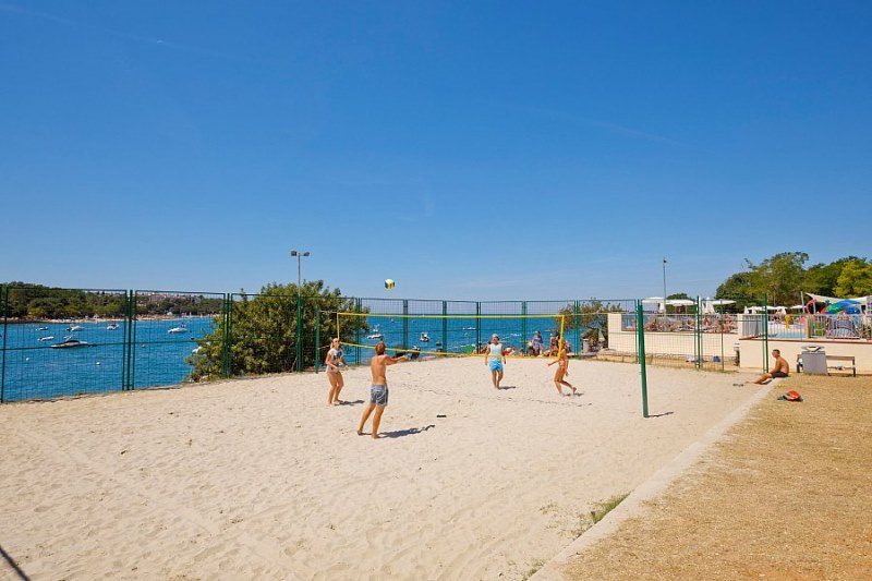 Volleyball mit Meerblick in Kroatien