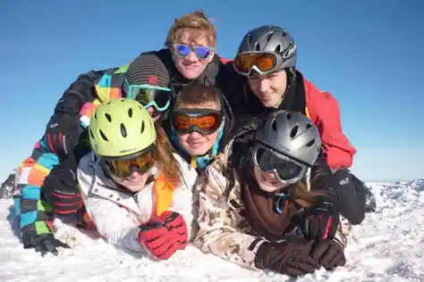 wintersport-jugendreise-mit-skiurlaub-Winterfreuden